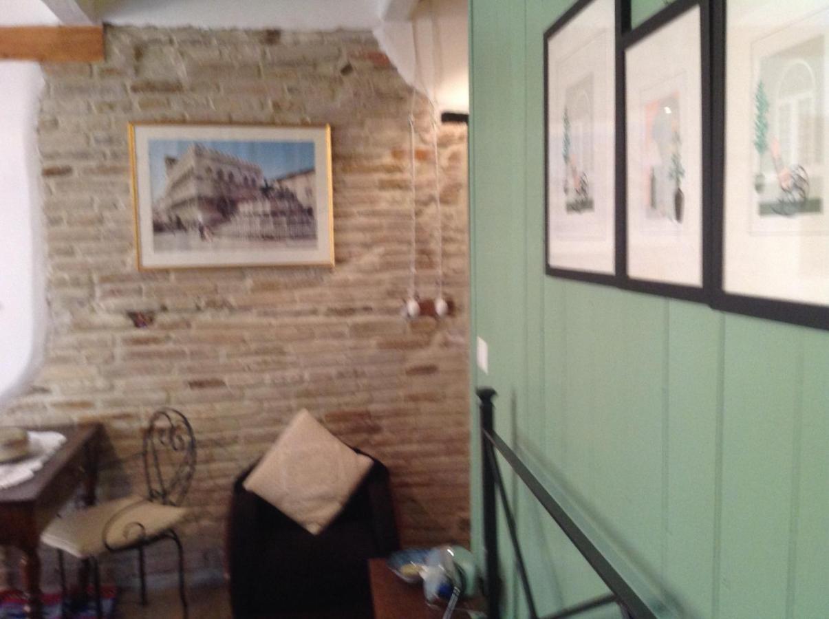 Mirella Apartment เปรูจา ภายนอก รูปภาพ